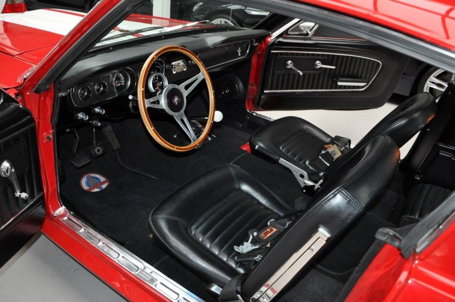Интерьер Shelby GT350 Tribute Edition 1965 года  (фото 37 из 46)